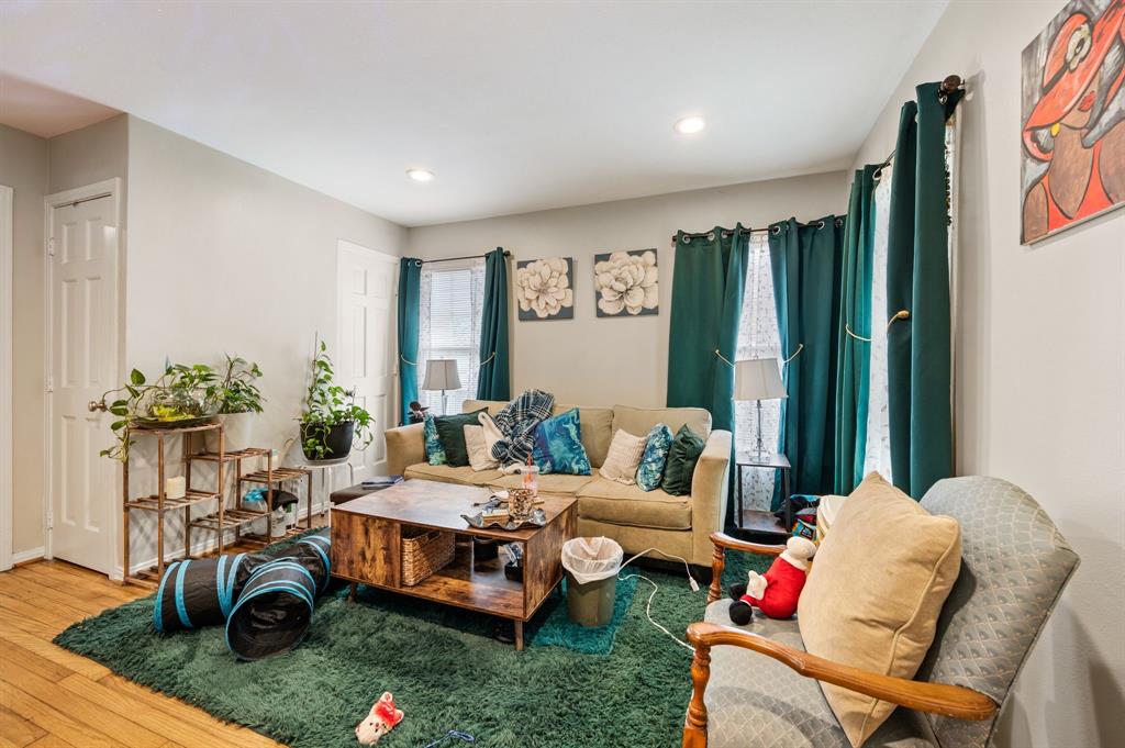 412 N Montreal Avenue