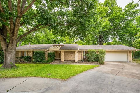 Photo of 3 Ridgewood Circle, Plano, TX 75074 (MLS # 21294628)