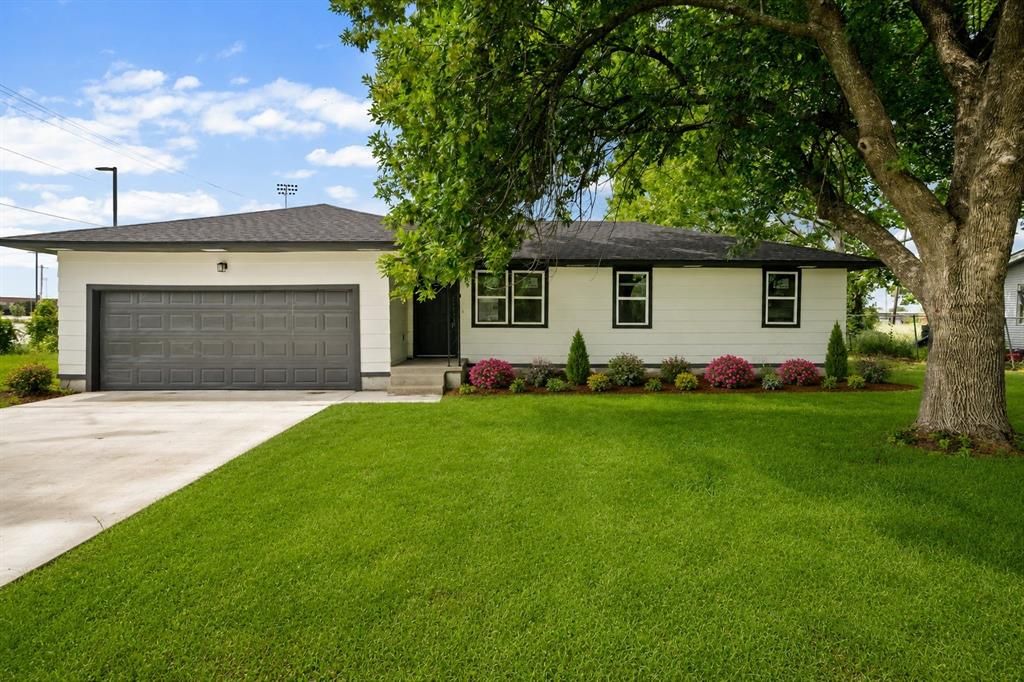 Photo of 613 Jefferson Avenue, Princeton, TX 75407 (MLS # 21284936)
