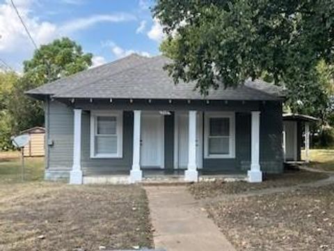 208 Graham Street Cleburne TX 76033