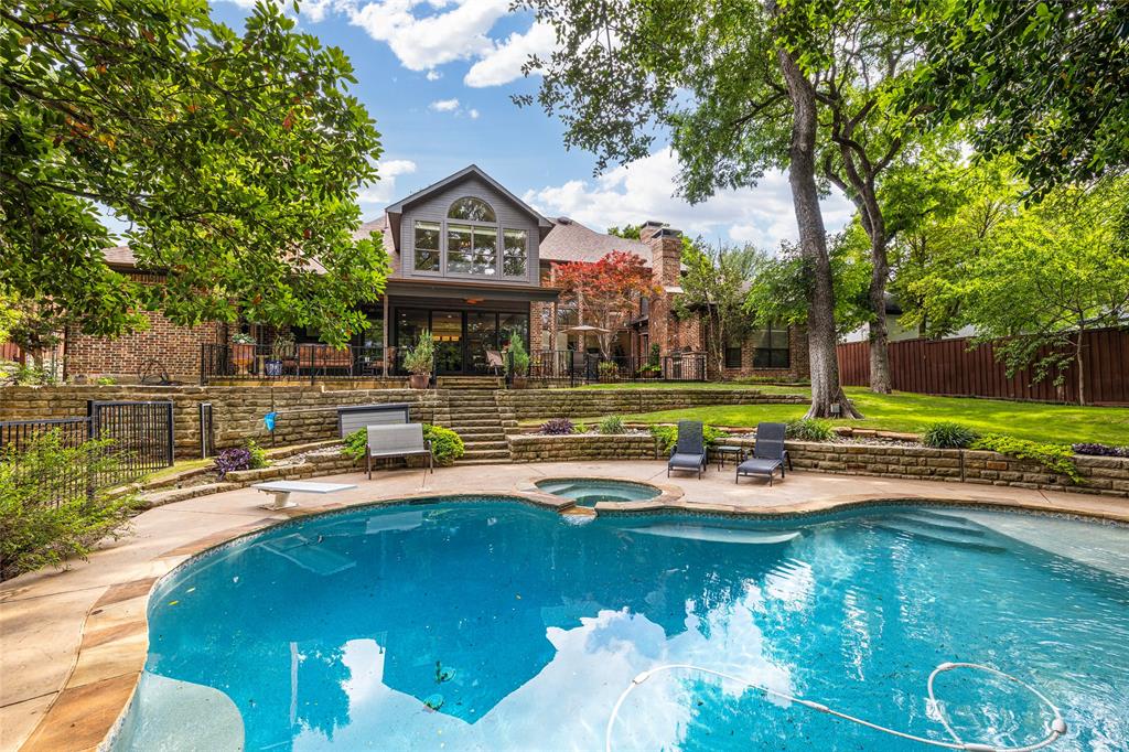 6621 Overlook Court