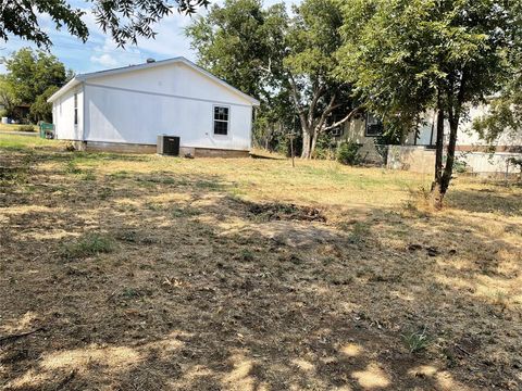 A home in Jacksboro