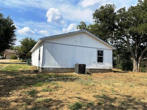 A home in Jacksboro