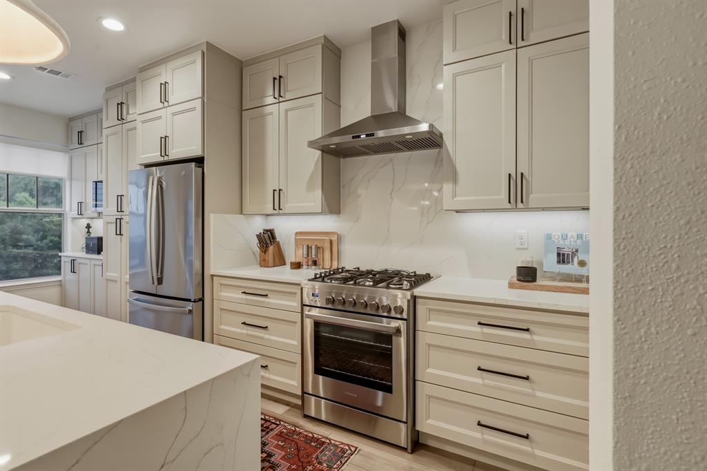 Metropolitan on Live Oak - Residential