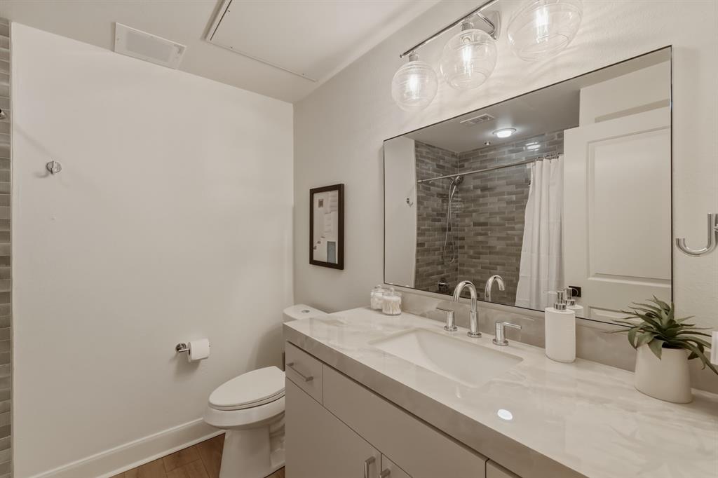 Metropolitan on Live Oak - Residential