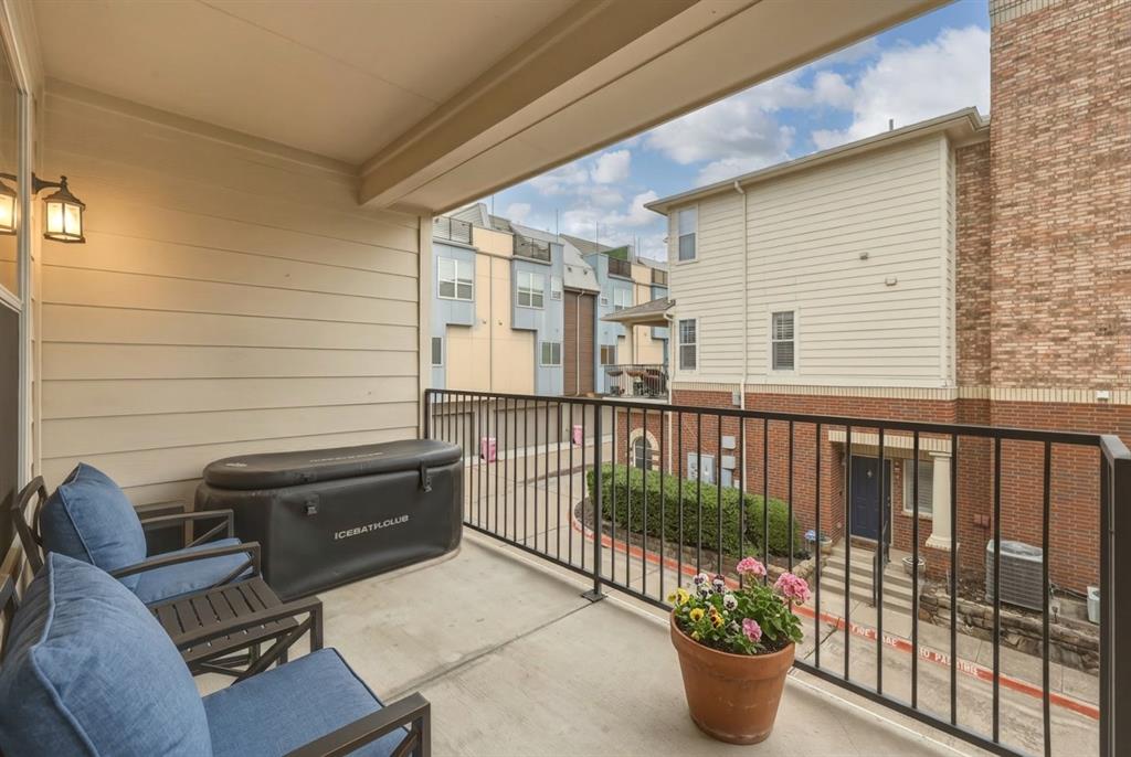 Metropolitan on Live Oak - Residential