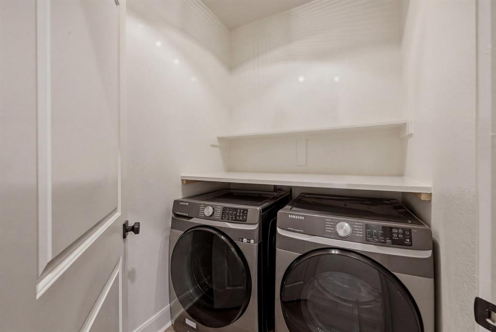 Metropolitan on Live Oak - Residential