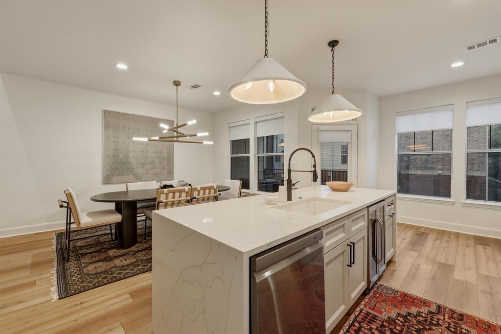 Metropolitan on Live Oak - Residential