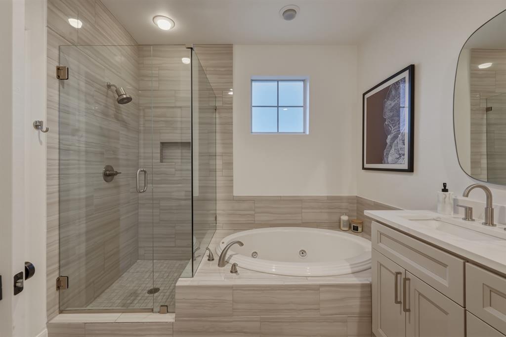 Metropolitan on Live Oak - Residential
