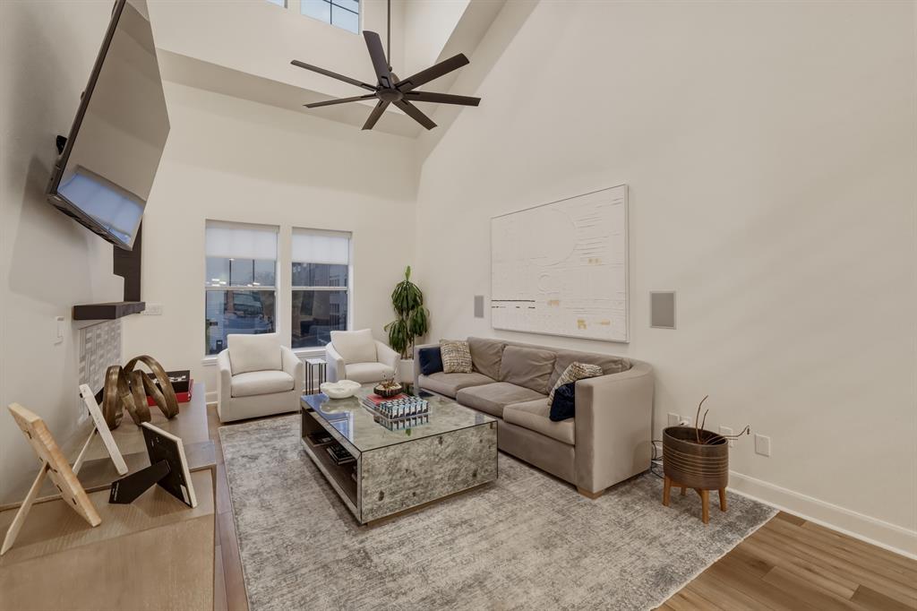 Metropolitan on Live Oak - Residential