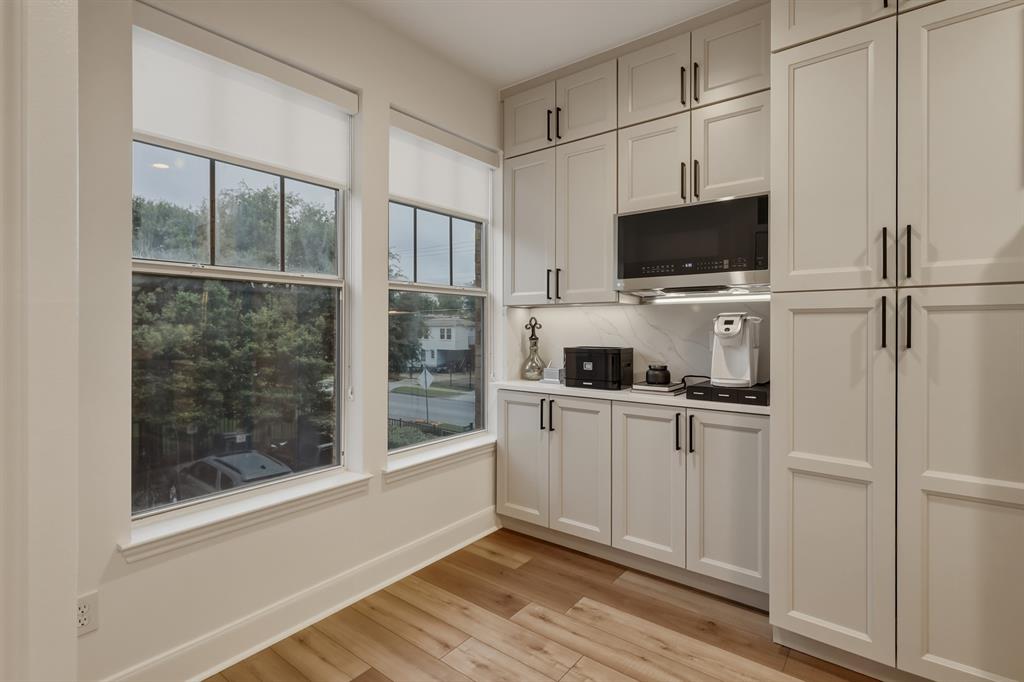 Metropolitan on Live Oak - Residential
