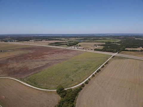 565 COUNTY ROAD 2979 Windom TX 75492