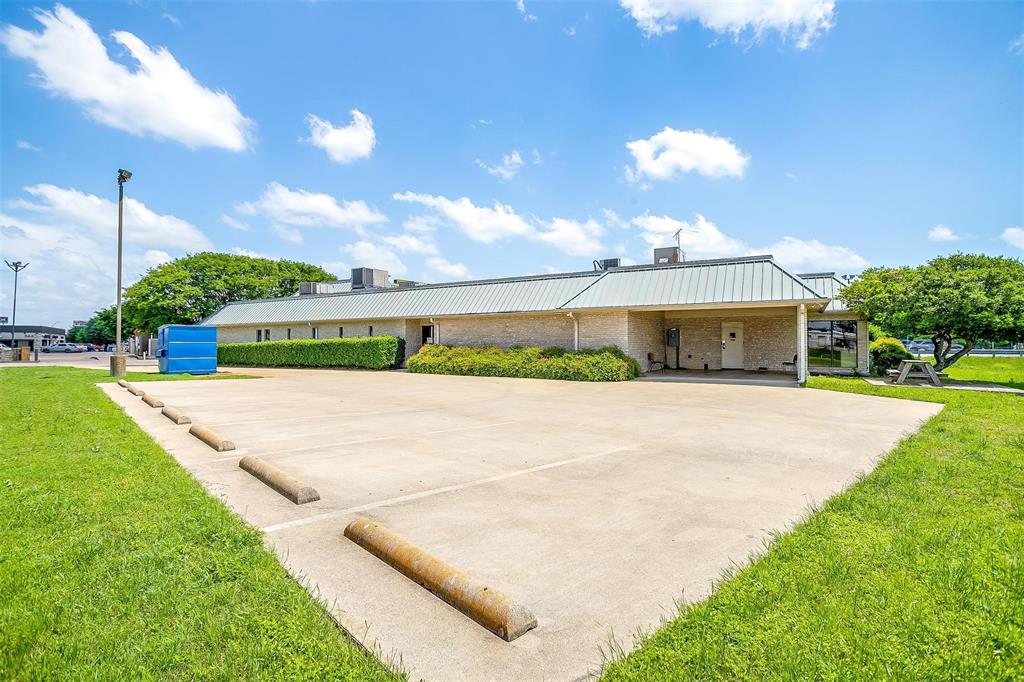 Crestmoor Park - Commercial Lease