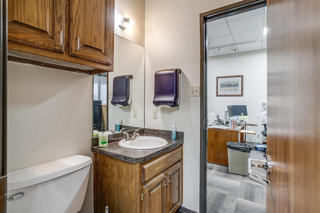 Crestmoor Park - Commercial Lease