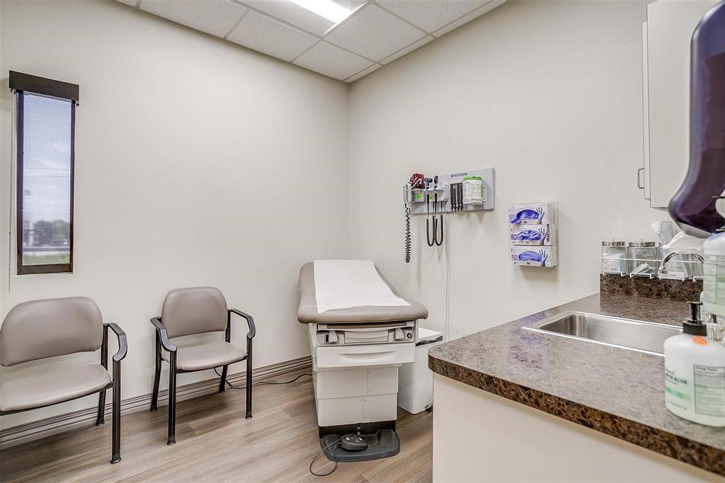 Crestmoor Park - Commercial Lease