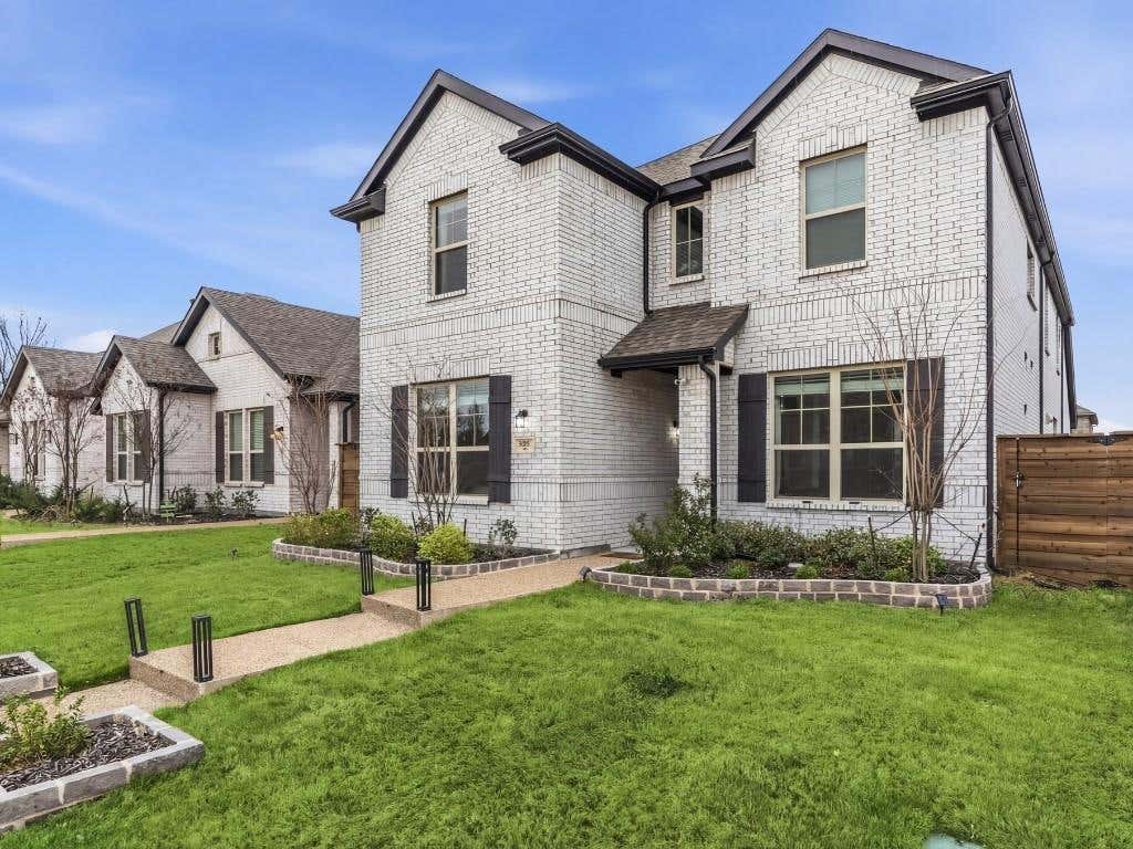 Photo of 1908 Twisted Tree Lane, Mesquite, TX 75181 (MLS # 21320665)