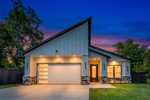 Photo of 2017 Hemphill Street, Greenville, TX 75401 (MLS # 21384622)