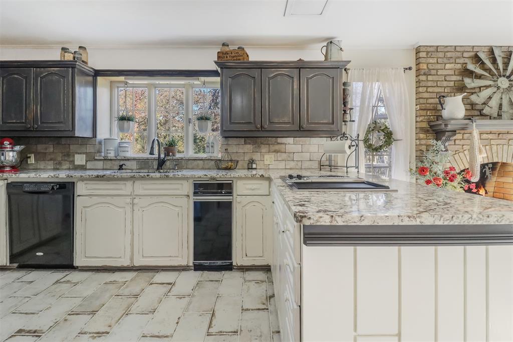 9607 Farm Road 1448