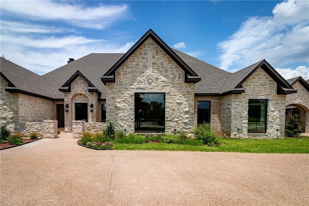 1136 Queen Elizabeth Drive