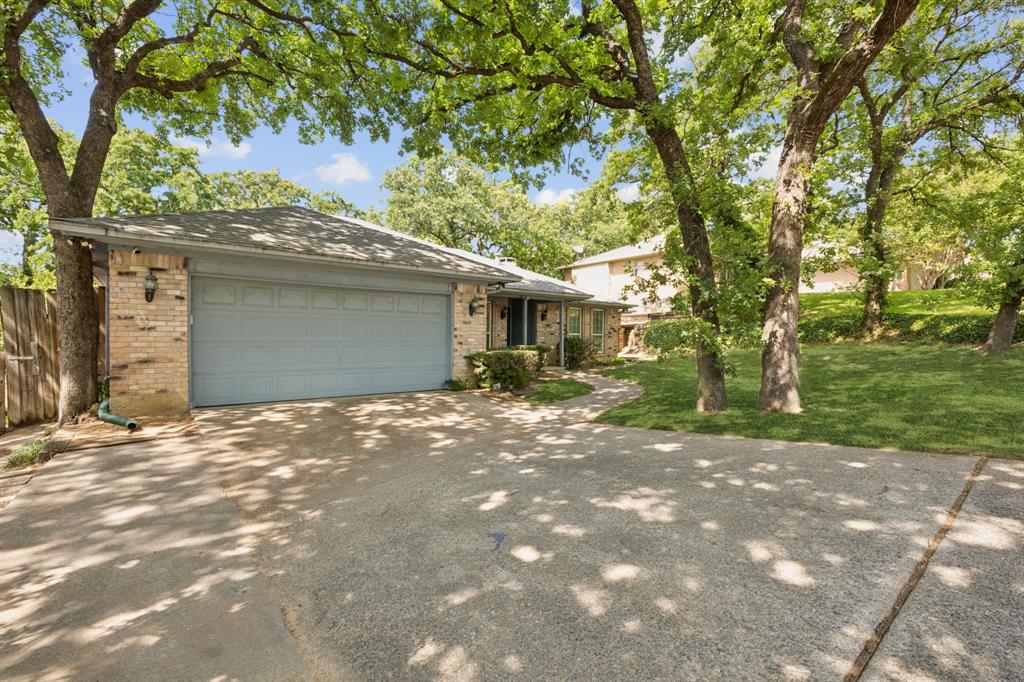 2207 Oakwood Lane