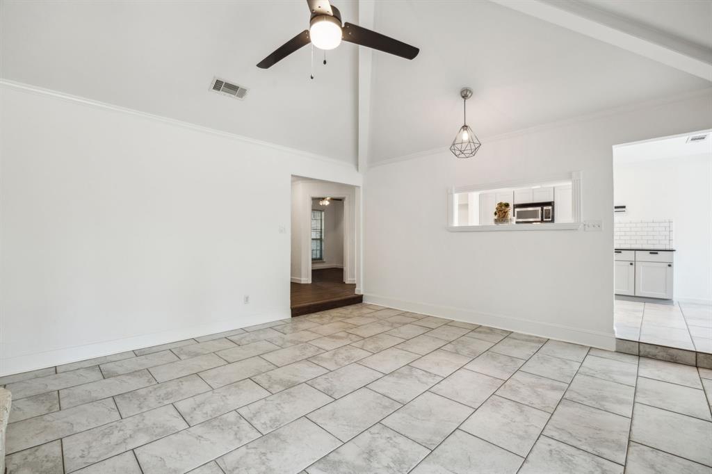 2207 Oakwood Lane
