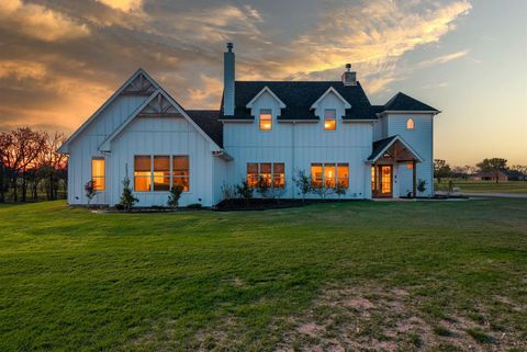 Photo of 172 Rain Dance Trail, Decatur, TX 76234 (MLS # 21216614)