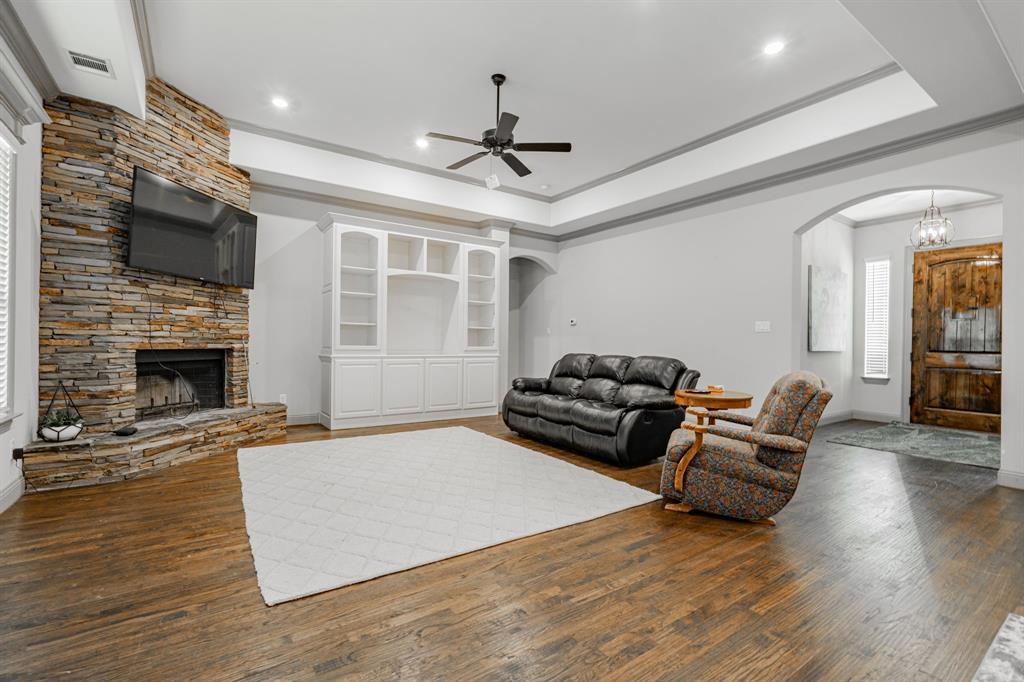 4946 Farm Road 38 Road S