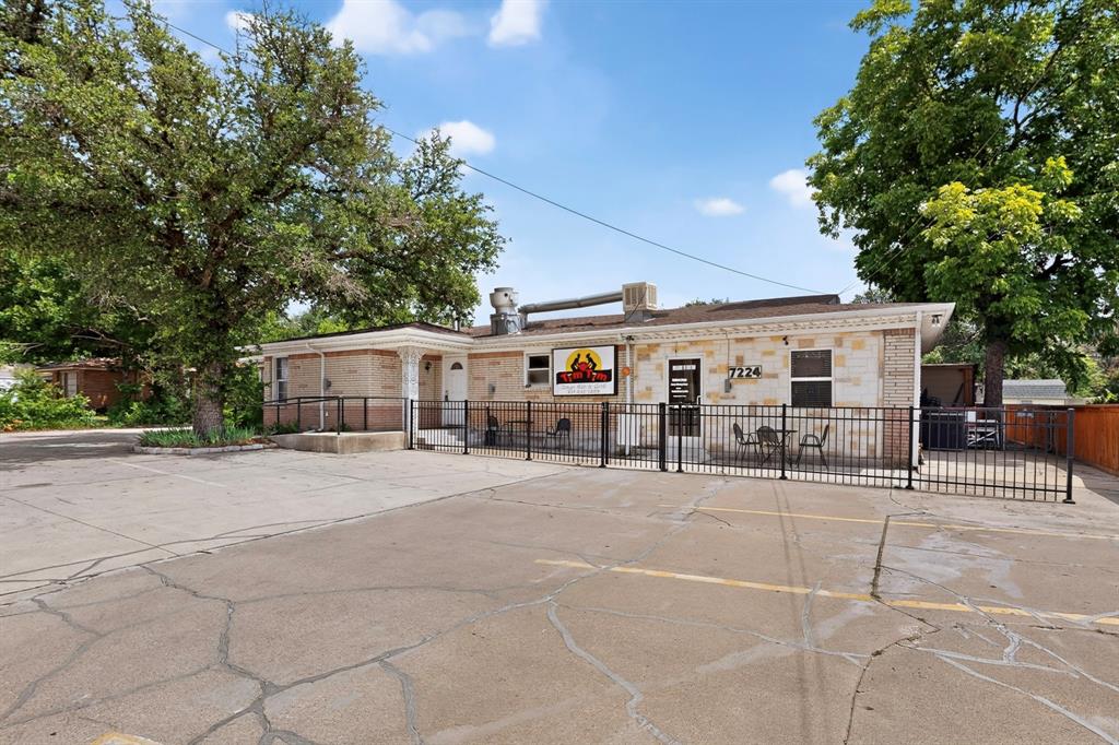7224 Glenview Drive