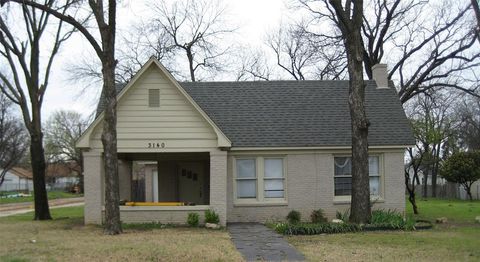 Photo of 3140 View Street, Fort Worth, TX 76103 (MLS # 21244053)