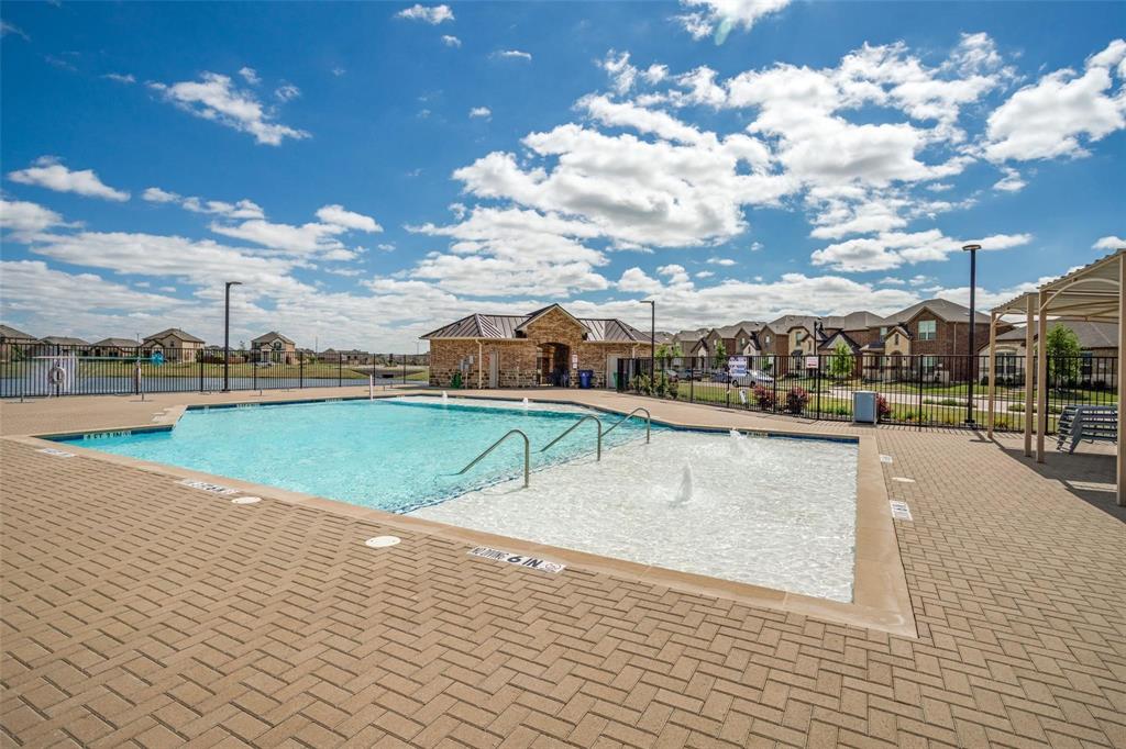 HOMEPLACE AT THE COLUMNS, THE - Residential Lease