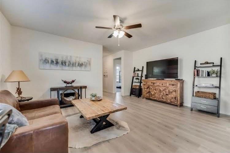 HOMEPLACE AT THE COLUMNS, THE - Residential Lease