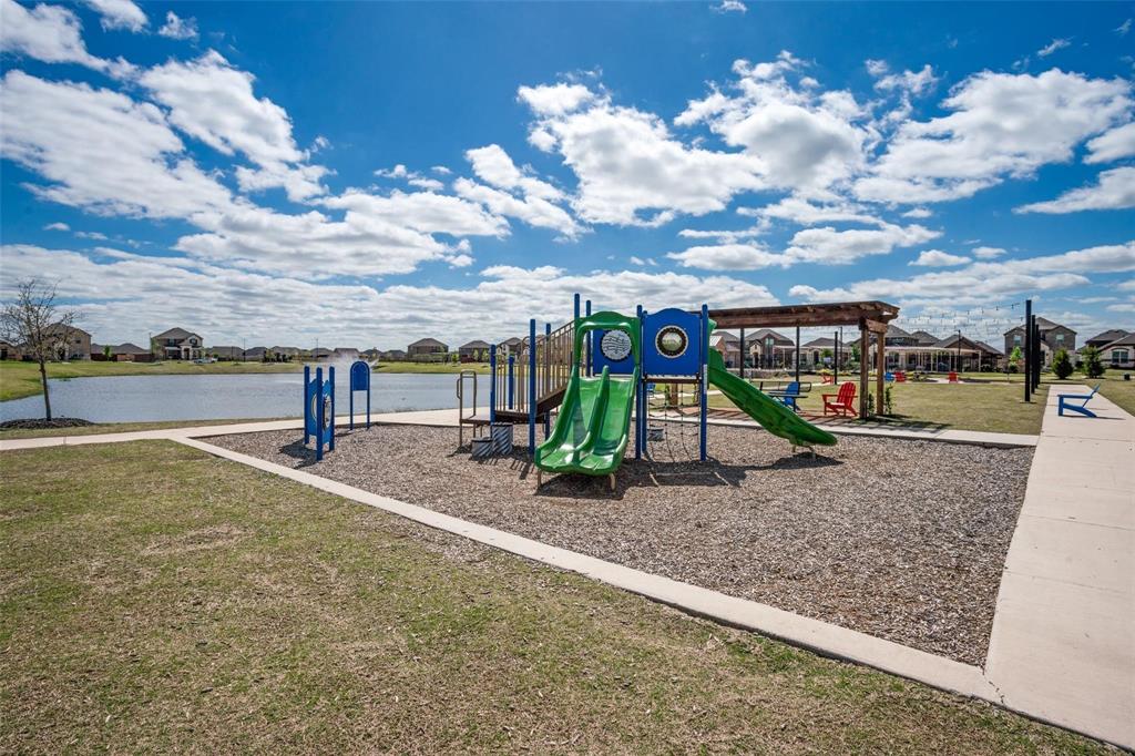 HOMEPLACE AT THE COLUMNS, THE - Residential Lease