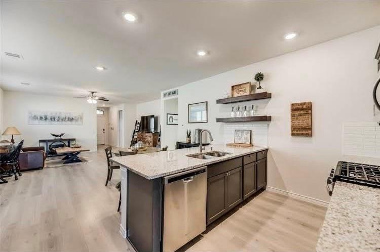 HOMEPLACE AT THE COLUMNS, THE - Residential Lease