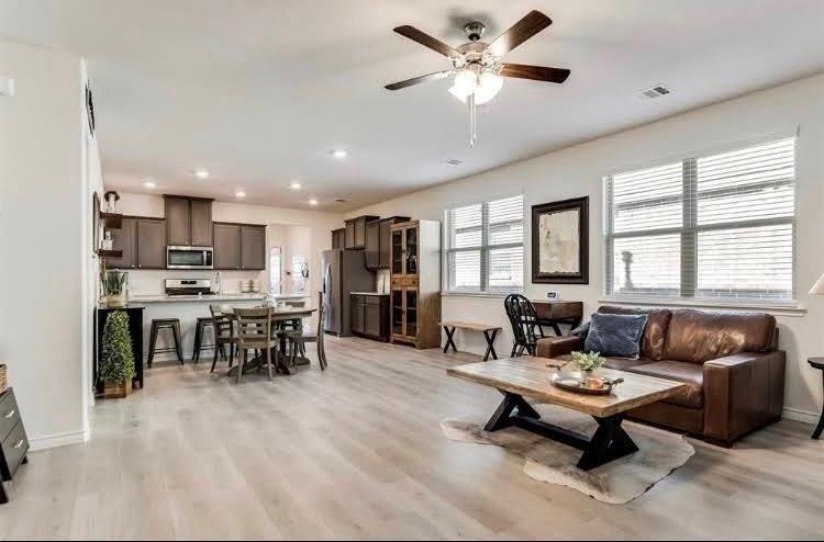 HOMEPLACE AT THE COLUMNS, THE - Residential Lease