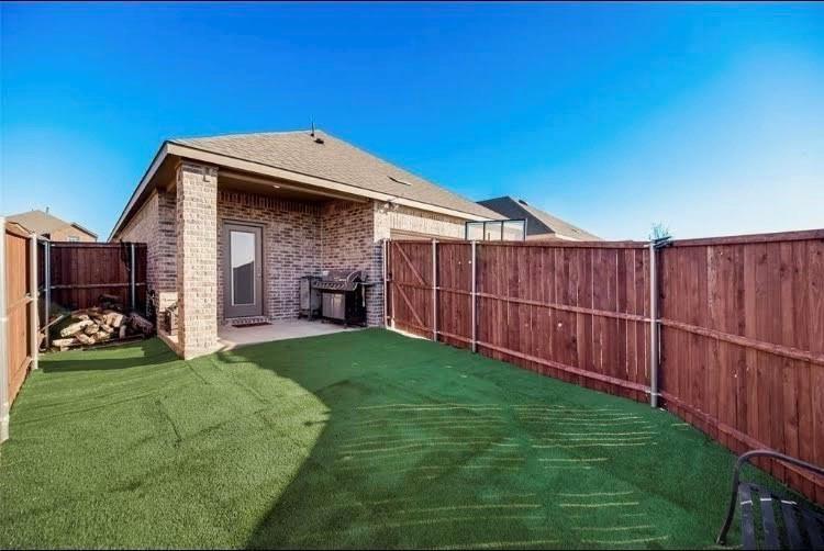 HOMEPLACE AT THE COLUMNS, THE - Residential Lease