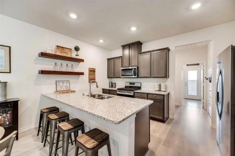 HOMEPLACE AT THE COLUMNS, THE - Residential Lease