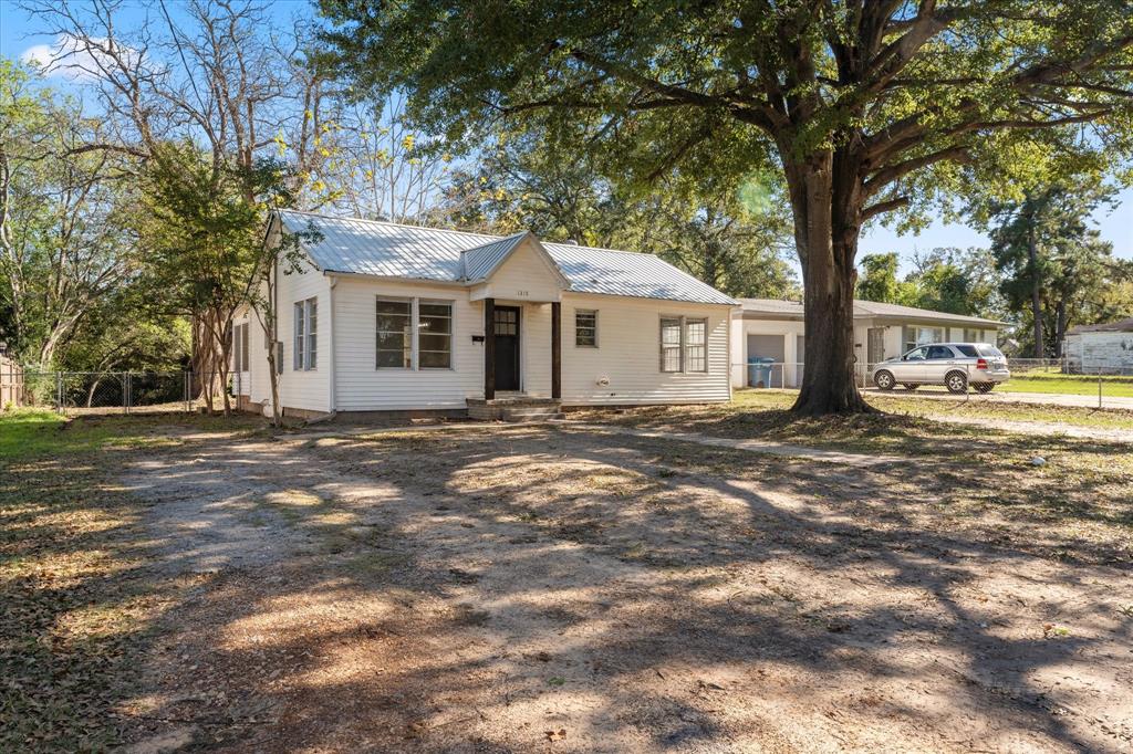 Mount Pleasant, Texas 75455, United States, 2 Bedrooms Bedrooms, ,1 BathroomBathrooms,Residential,Pending,32207