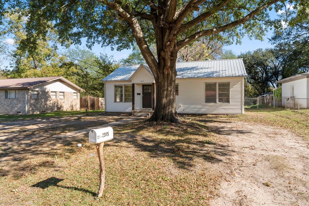 Mount Pleasant, Texas 75455, United States, 2 Bedrooms Bedrooms, ,1 BathroomBathrooms,Residential,Pending,32207