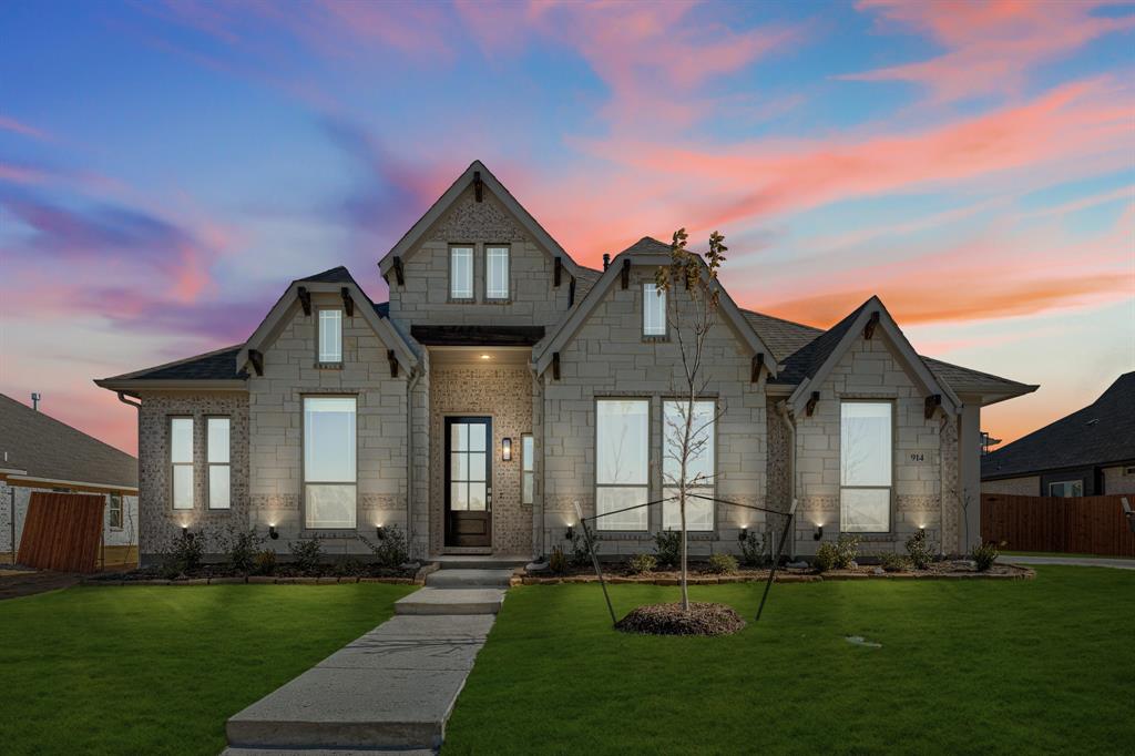 914 S Bluebird Lane
