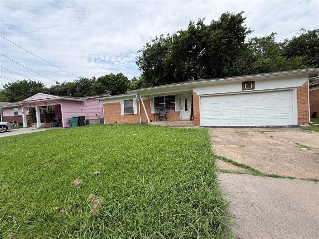 Photo 1 of 7 — 2604 N Hickory Street, Sherman, TX 75092