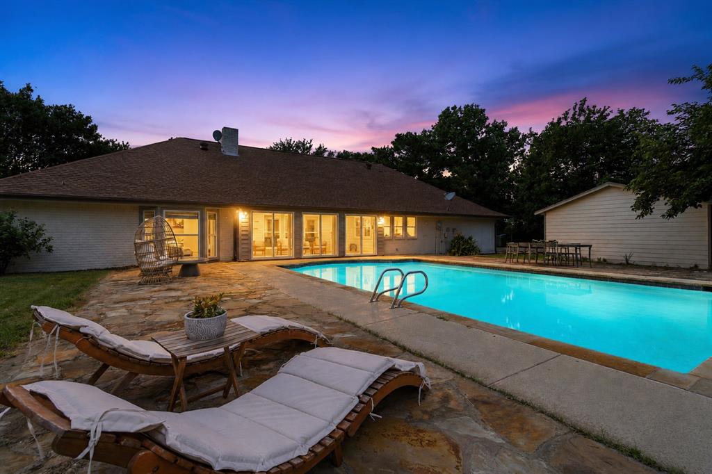 835 Cross Timbers Drive