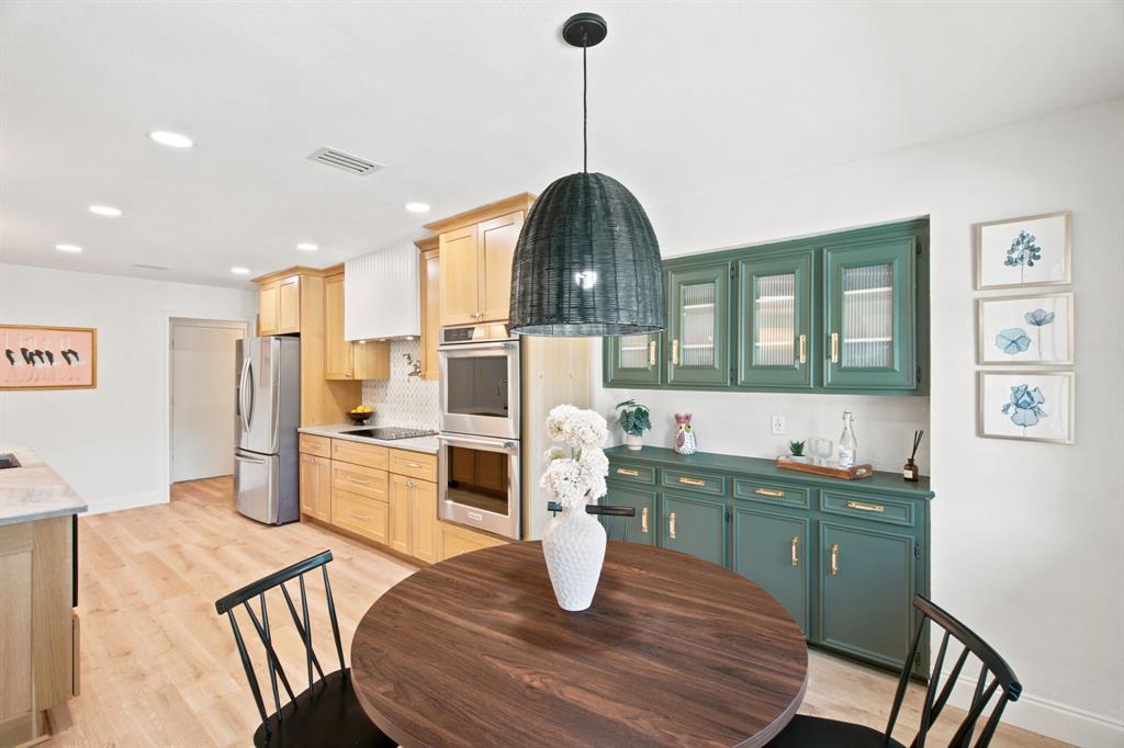 835 Cross Timbers Drive