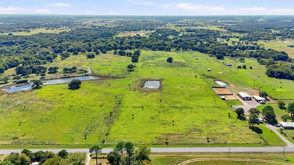 1052 BONES CHAPEL RD, WHITESBORO, TX 76273 - Image ee040762abeb26f2db8e3726aa764c1d/1380957197