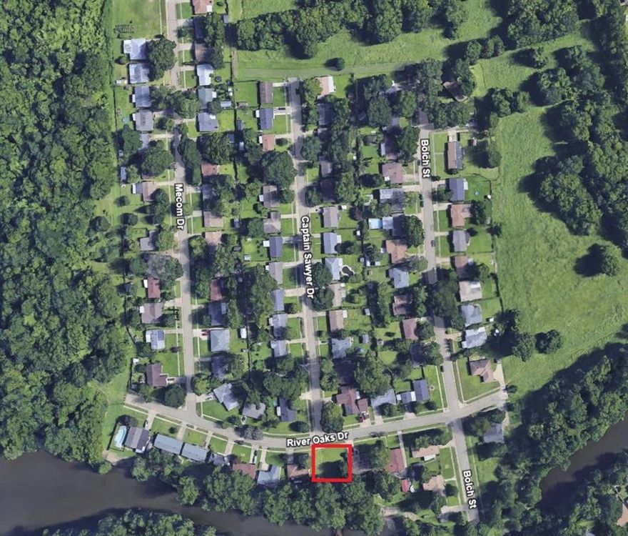 This lot is located in Shreveport, tucked away back in a cute quite neighborhood, there are 4 other lots for sale in the neighborhood, 3 on Mecom, and 4th on Bolch Street.  
Call with any questions.