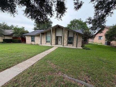 Photo of 2003 Statler Drive, Carrollton, TX 75007 (MLS # 21257921)