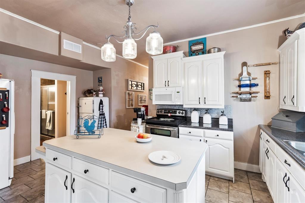 Greenville, Texas 75401, United States, 3 Bedrooms Bedrooms, ,2 BathroomsBathrooms,Residential,Active,224448