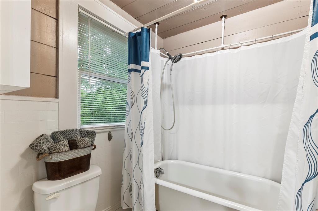 Greenville, Texas 75401, United States, 3 Bedrooms Bedrooms, ,2 BathroomsBathrooms,Residential,Active,224448