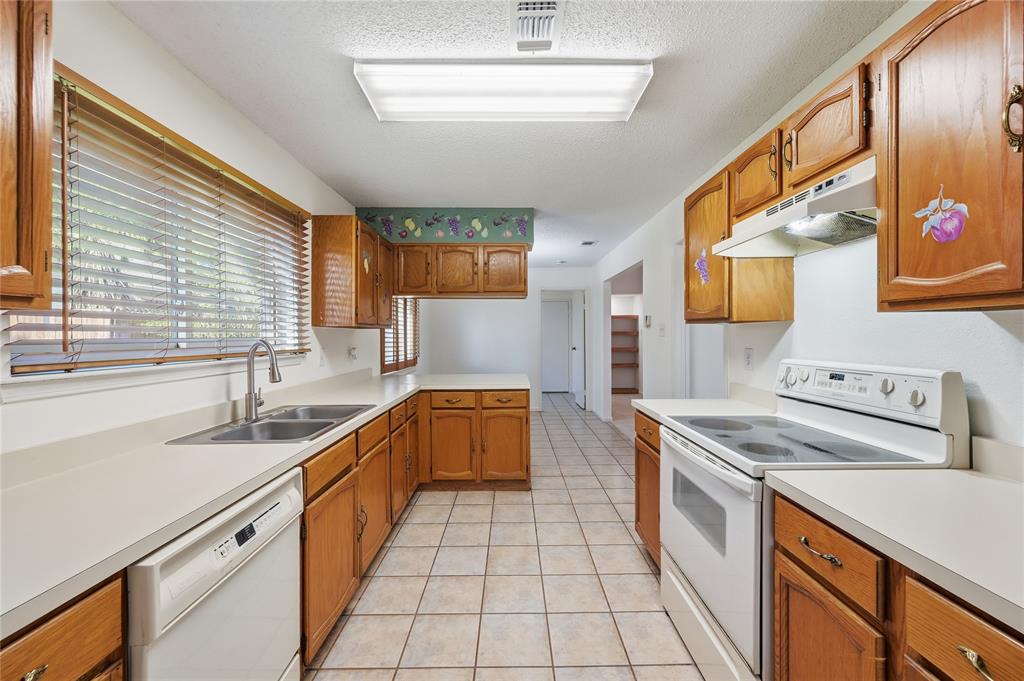 Lewisville, Texas 75067, United States, 3 Bedrooms Bedrooms, ,2 BathroomsBathrooms,Residential,Pending,251990