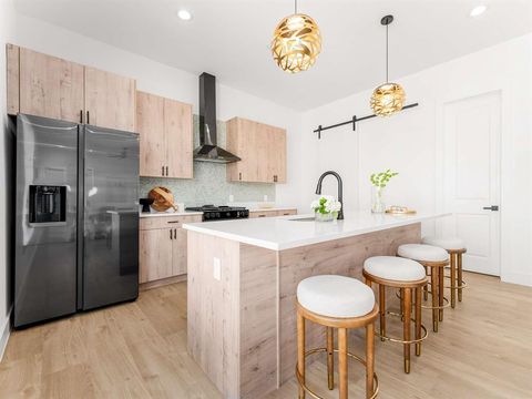 2015 N Prairie Avenue 103 Dallas TX 75204