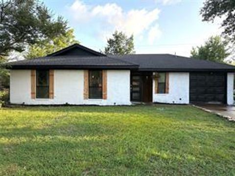 Photo of 1704 Phillips Lane, Kaufman, TX 75142 (MLS # 21099818) Photo of 1704 Phillips Lane, Kaufman, TX 75142 (MLS # 21099818)